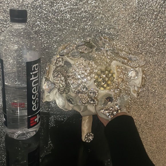 Bridal bouquet made with all Swarovski crystals - Picture 4 of 5